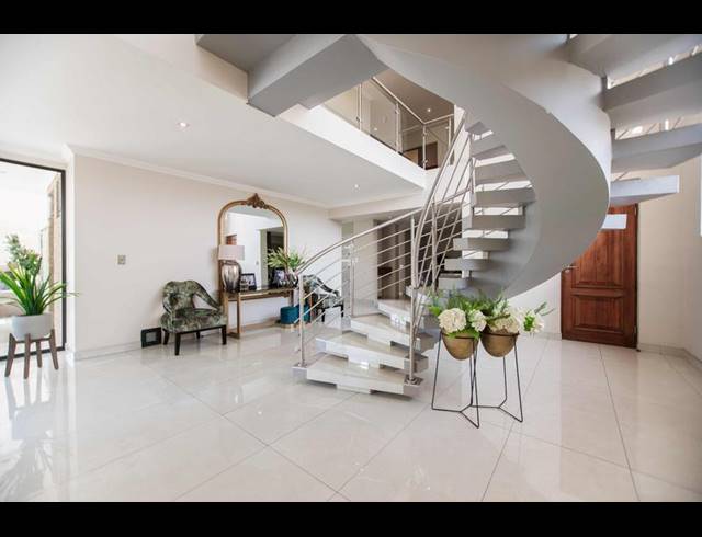 5 BEDROOM HOUSE FOR SALE IN COPPERLEAF ESTATE